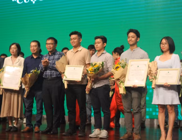 Sắc màu SV 9/7: 9X gây sốt vì đẹp như sao Hoa ngữ, cô gái trượt ĐH thành công tại Nhật ảnh 9
