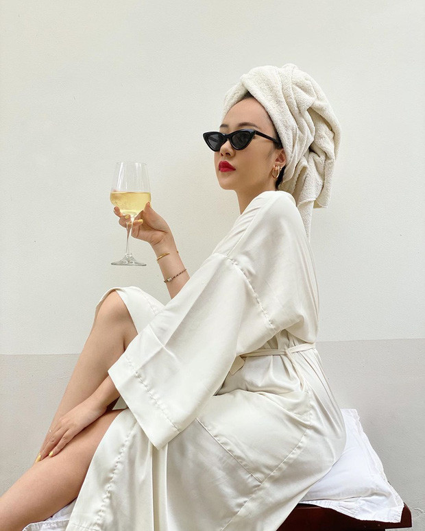 Sắc màu SV 27/7: “Thả tim” rần rần với nữ “chiến sĩ” xinh đẹp của ĐH Kinh tế Quốc dân ảnh 12