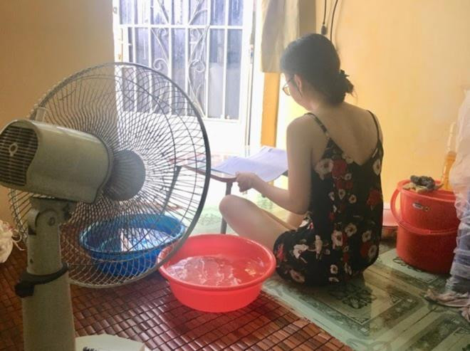 Sắc màu SV 27/6: Sinh viên Hà Nội “vật lộn” với nắng nóng, nữ sinh Ngân hàng xinh như mộng ảnh 1