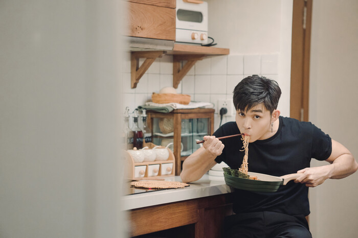 Showbiz 31/7: Midu hoãn “kiếm” chồng vì COVID-19, Jun Phạm chia sẻ đêm “chill” an toàn ảnh 13