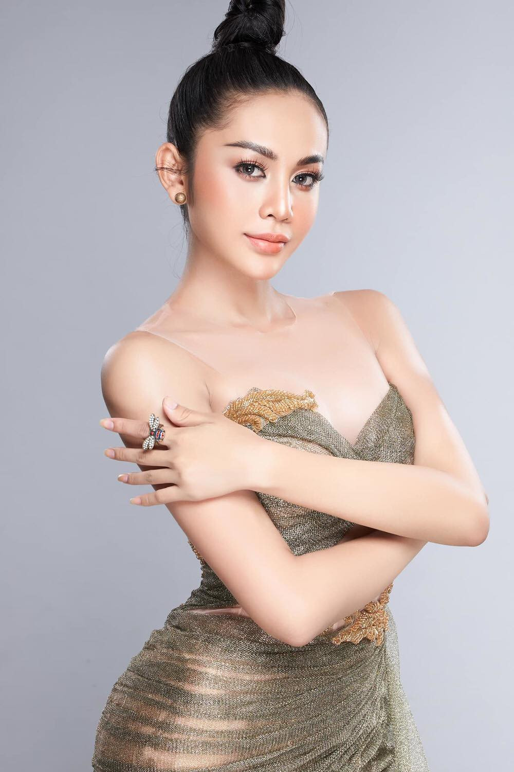 Diệu Nhi gây bất ngờ khi hát cải lương; Hai nàng Hậu diện váy đỏ chót khoe vòng 1 quyến rũ ảnh 19