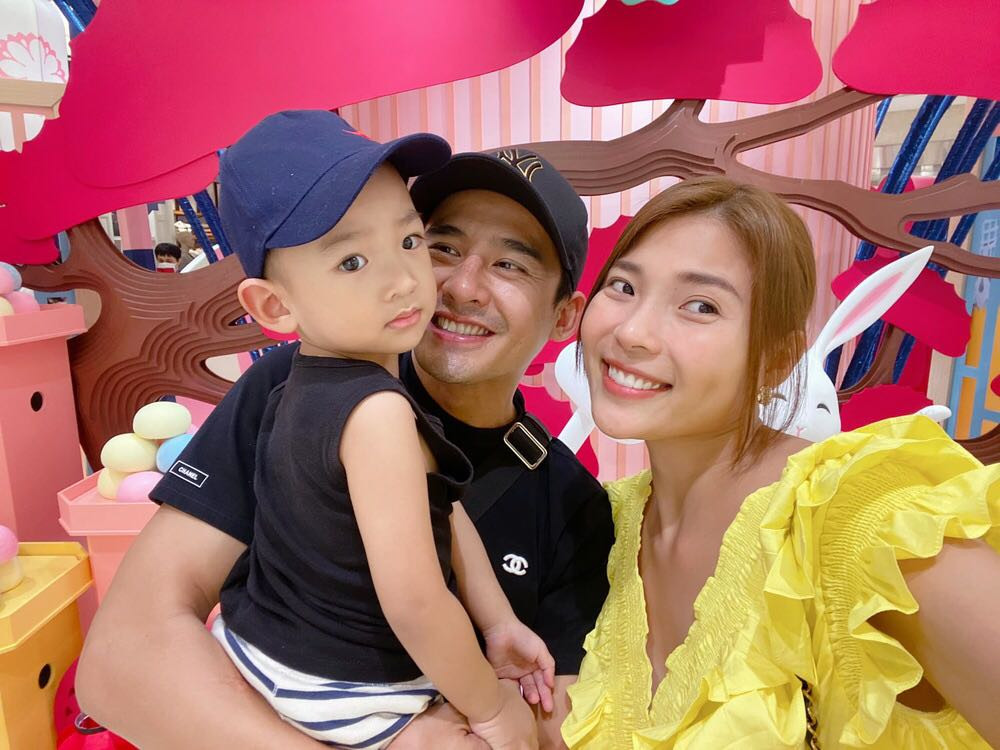 “Thả rông” khoác vét ra sân bay: Quỳnh Thư khiến người đối diện “đỏ mặt“ ảnh 4