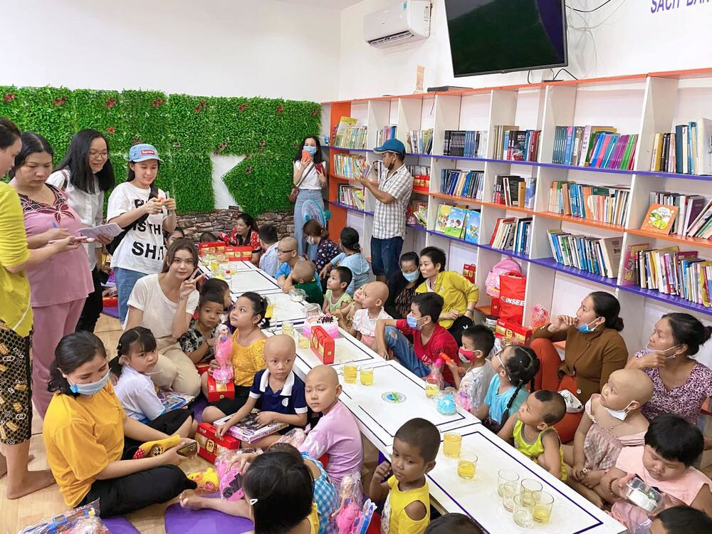 Vũ Khắc Tiệp rao bán ổi trên xe khách; Ngọc Trinh tung bộ ảnh kẹo ngọt đánh dấu tuổi 31 ảnh 13