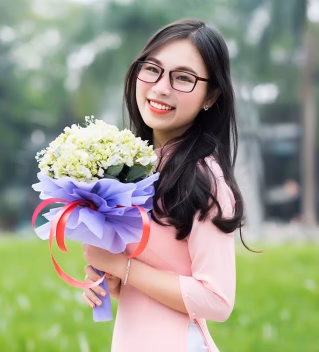Sắc màu SV 25/6: Ngắm 9X Bách khoa xinh xắn, học giỏi; tệ nạn “nấm thần” bủa vây giới trẻ ảnh 1