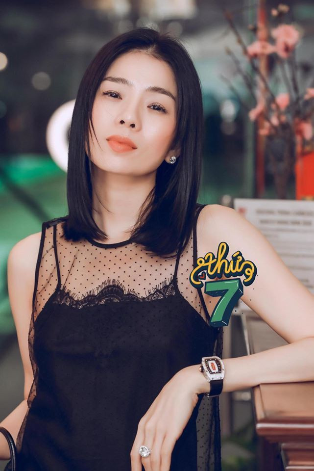 Showbiz 21/6: Gia đình Hoa dâm bụt khoe body “bỏng mắt”, Đàm Thu Trang lộ bụng to thấy rõ ảnh 12