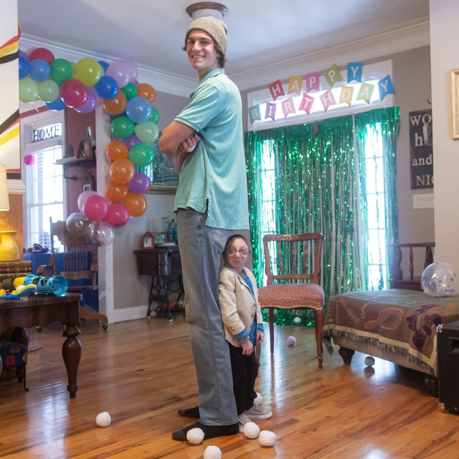 Chàng lùn 28 tuổi cao 86cm, nặng 13kg: Sống lạc quan, tích cực từng ngày, cho dù bệnh tật ảnh 5