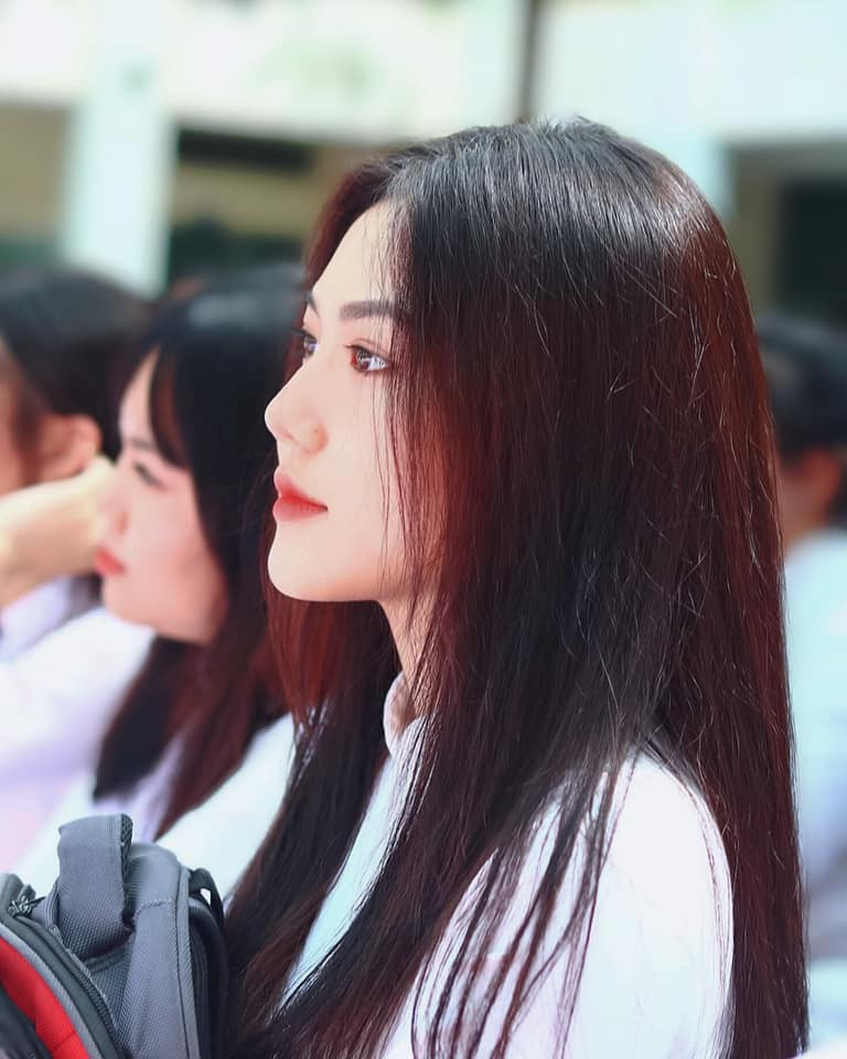 Sắc màu SV 31/7: Nữ sinh mặc áo dài “đẹp nhất mạng xã hội“ ảnh 2