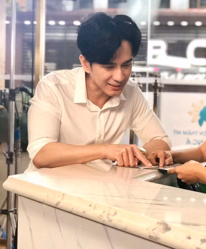 Showbiz 22/6: Hồ Ngọc Hà - Kim Lý hạnh phúc bên Subeo, Mai Phương Thúy khoe vòng 1 nảy nở ảnh 14