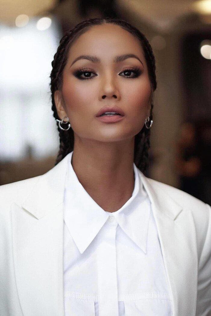 Cao Thái Sơn 9 tháng sắm 4 căn biệt thự; Đỗ Mỹ Linh gây sốt khi diện bikini nóng bỏng ảnh 1