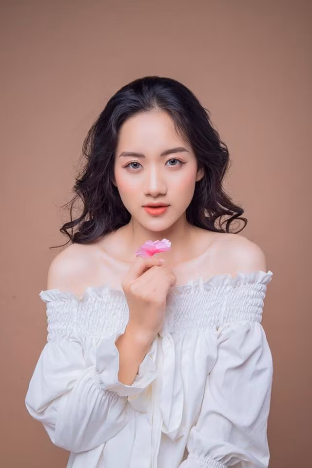 Sắc màu SV 1/7: 9X Việt thành hoa khôi tại Nhật, ra mắt “khách sạn 8 sao kiêm ĐH Văn Lang“ ảnh 3