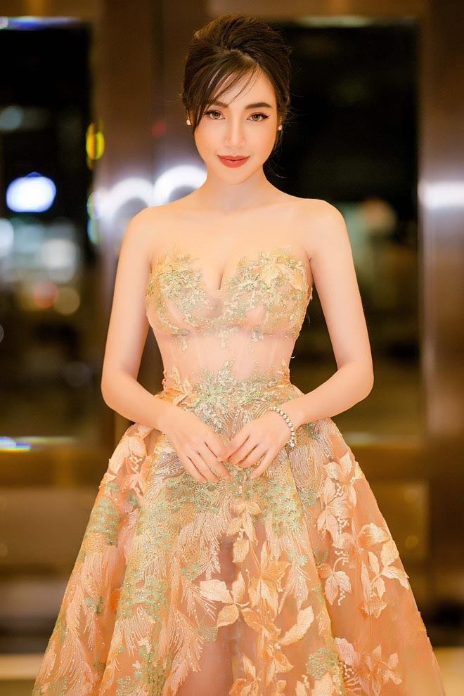 Elly Trần khoe lợi thế vòng một với các kiểu đầm cắt xẻ, Jack xuất hiện với diện mạo mới ảnh 9