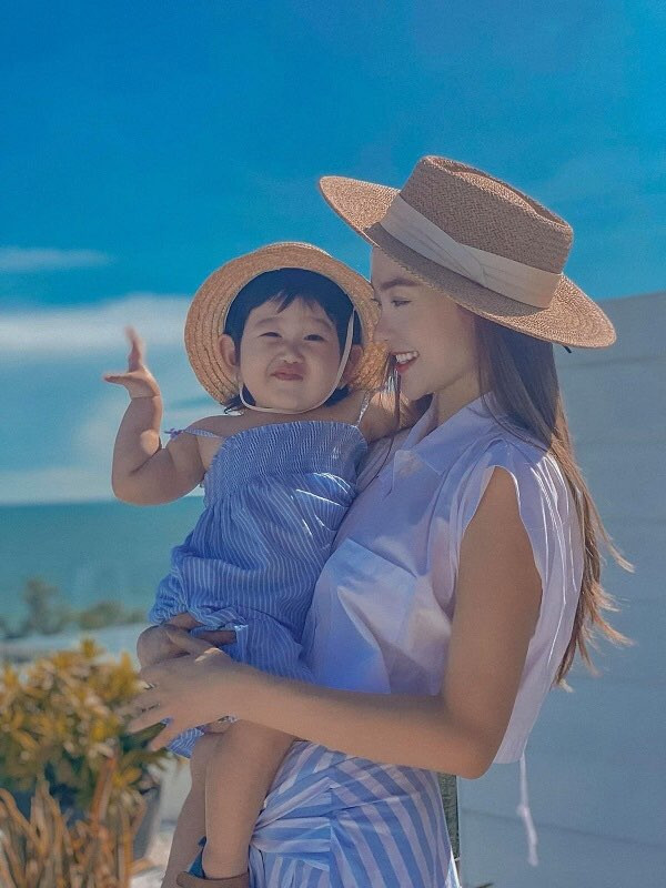 H'Hen Niê rất thoải mái nhận mình mũi nghiêng; Karik phải truyền nước vì mệt mỏi, kiệt sức ảnh 2