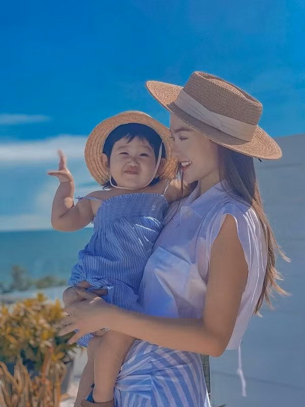 H'Hen Niê rất thoải mái nhận mình mũi nghiêng; Karik phải truyền nước vì mệt mỏi, kiệt sức ảnh 2
