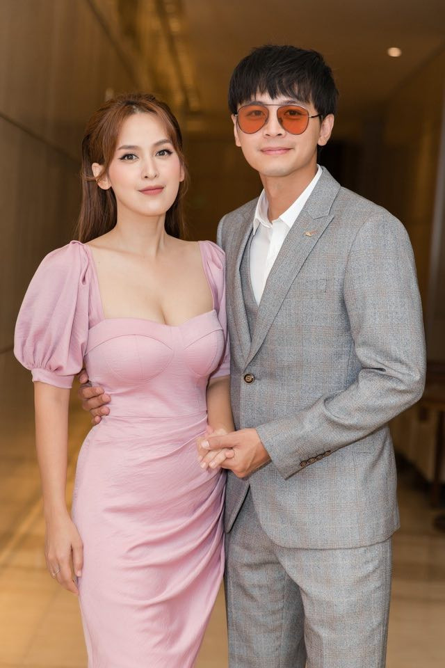 “Thả rông” khoác vét ra sân bay: Quỳnh Thư khiến người đối diện “đỏ mặt“ ảnh 32