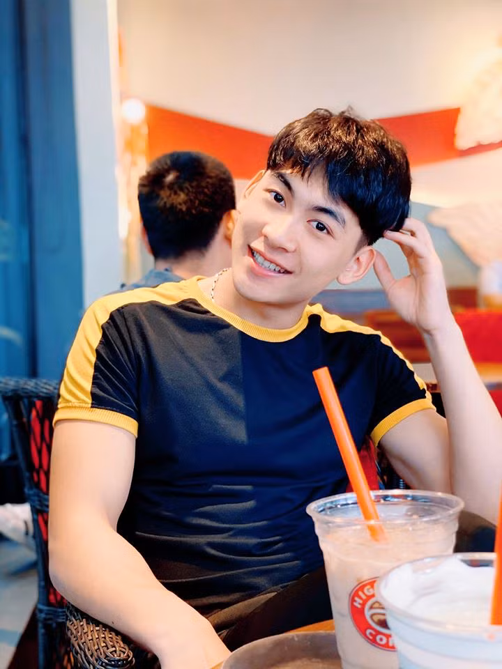 Tham gia Chúng tôi là chiến sĩ, chàng cảnh vệ gây thương nhớ với ngoại hình cực điển trai ảnh 9