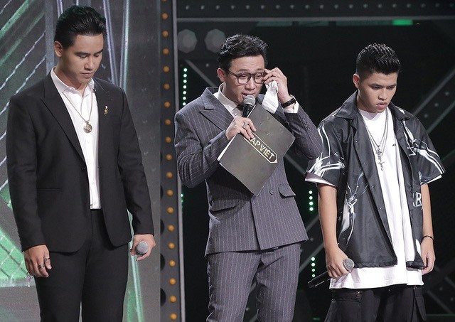 Vũ Khắc Tiệp rao bán ổi trên xe khách; Ngọc Trinh tung bộ ảnh kẹo ngọt đánh dấu tuổi 31 ảnh 1