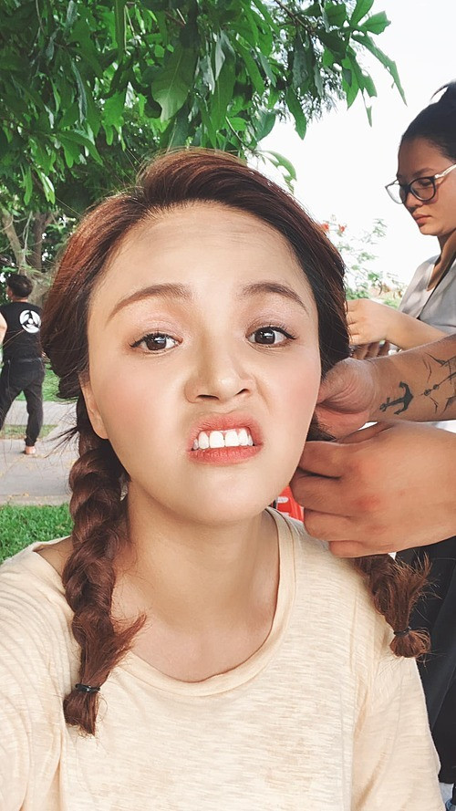 Showbiz 6/6: Đông Nhi mũm mĩm ở tháng thứ tư thai kì, Chi Pu đọ sắc với Ngọc Trinh ảnh 9