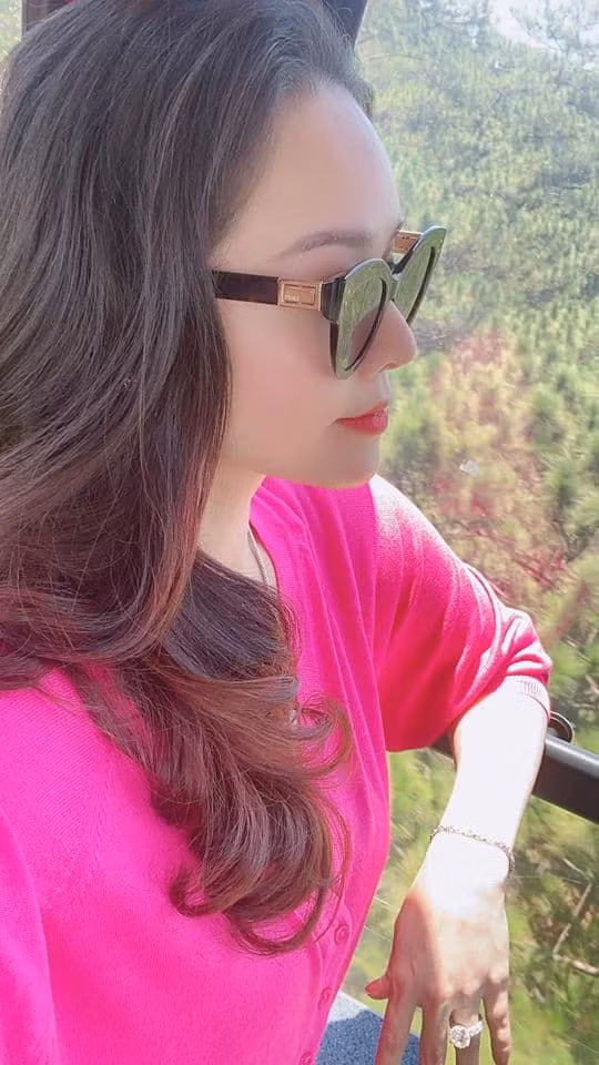 Showbiz 3/6: Ngọc Trinh hóa “phú bà” quyền lực, Dương Khắc Linh khoe vợ mang song thai ảnh 2