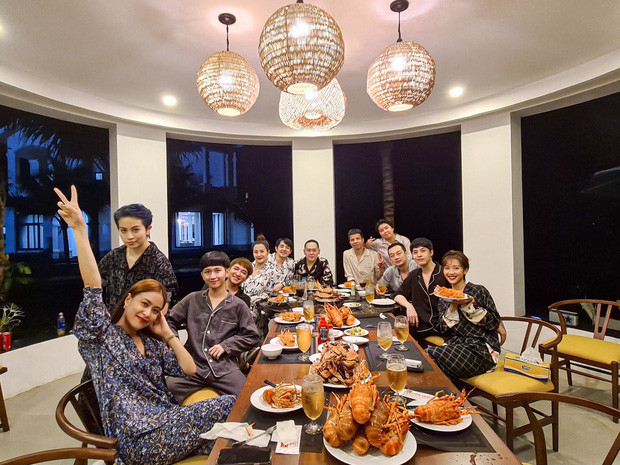 Showbiz 8/7: Châu Bùi “thả thính” Binz khi vừa chia tay Decao; Chi Pu khoe body táo bạo ảnh 14