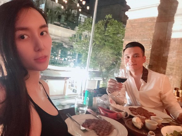 Showbiz 1/6: Vợ chồng Lê Phương dẫn 2 con đi biển đón 1/6, Khả Ngân khoe tóc mới cá tính ảnh 10