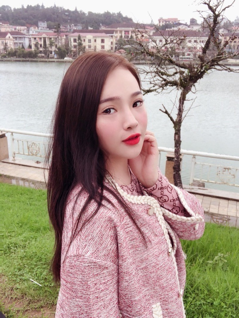 Sắc màu SV 28/7: Hotgirl 9X khoe gương mặt sắc lạnh quyến rũ; nữ sinh có chiều cao “khủng“ ảnh 11