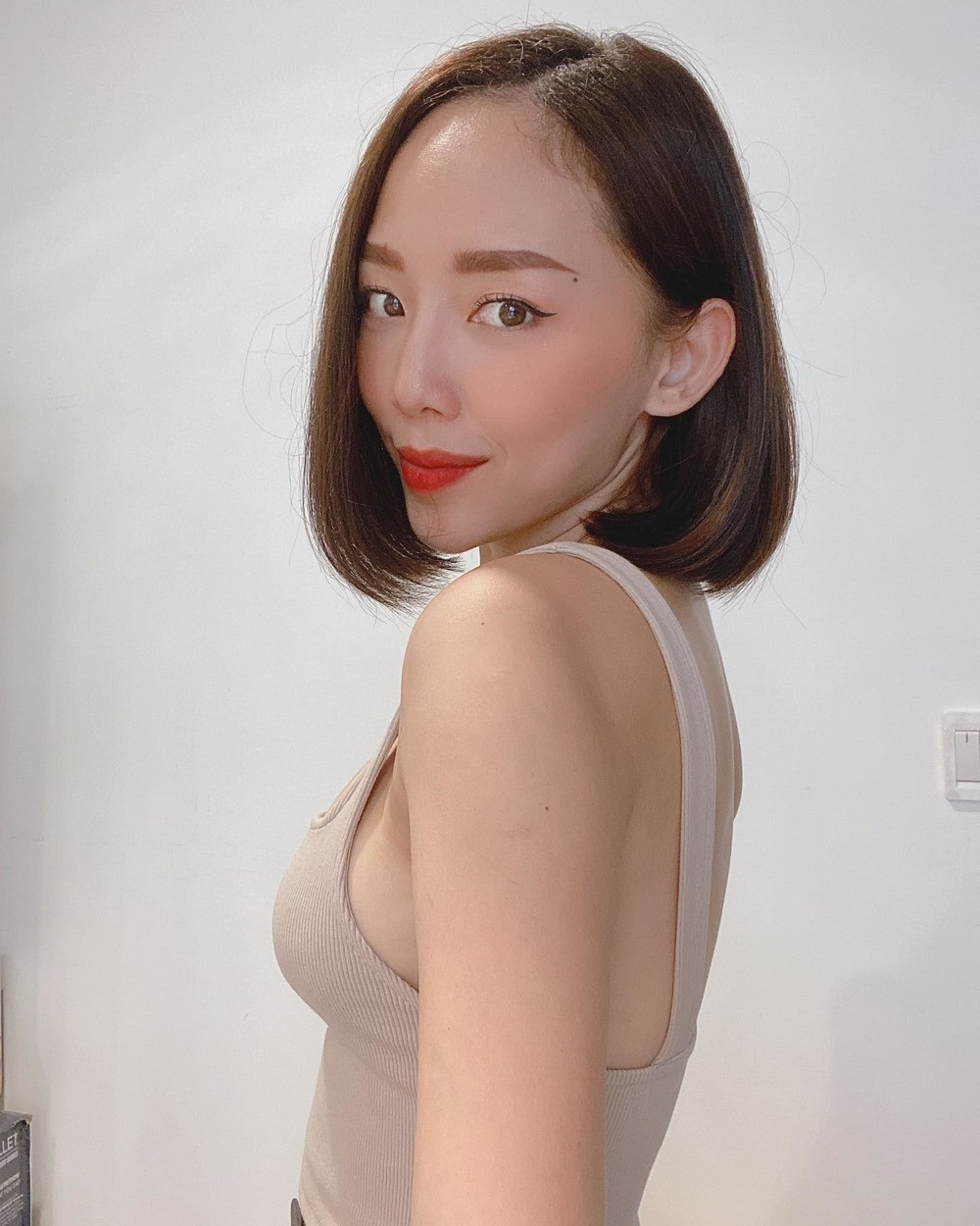 Emily diện váy hở bạo; MV của Quân A.P lọt Top 36 MV “hot” trên thế giới ảnh 13