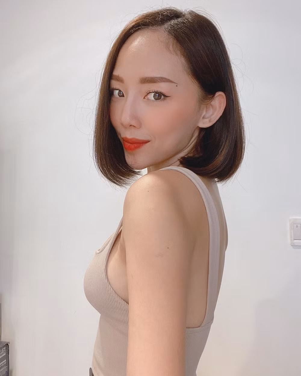 Emily diện váy hở bạo; MV của Quân A.P lọt Top 36 MV “hot” trên thế giới ảnh 13