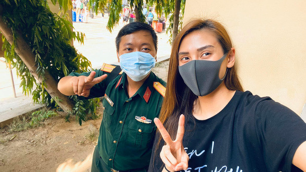 Võ Hoàng Yến chính thức “hòa nhập cộng đồng”, lạ lẫm như “nhà quê lên tỉnh“ ảnh 4