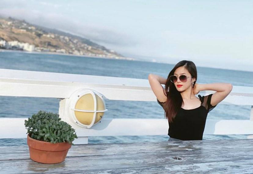 Showbiz 2/7: Hoài Linh bị... gà đá chảy máu chân, Thanh Hằng khoe vòng eo 51 gợi cảm ảnh 3