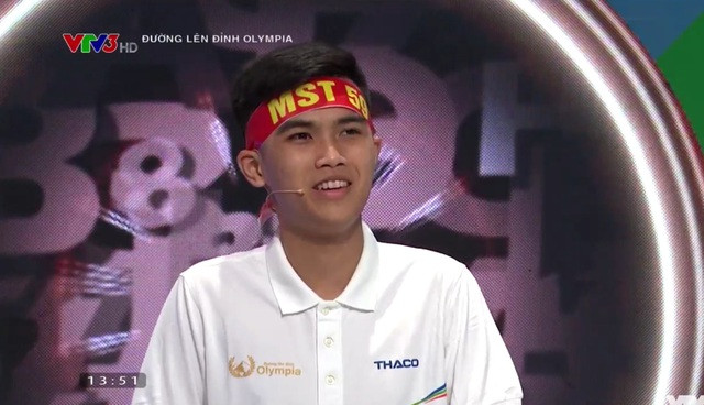 Sắc màu SV 27/7: “Thả tim” rần rần với nữ “chiến sĩ” xinh đẹp của ĐH Kinh tế Quốc dân ảnh 5