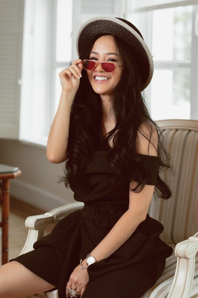 Hari Won, Nhật Kim Anh hạnh phúc bên mẹ; Angela Phương Trinh diện áo dài tại lễ Vu Lan ảnh 27