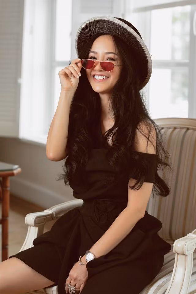 Hari Won, Nhật Kim Anh hạnh phúc bên mẹ; Angela Phương Trinh diện áo dài tại lễ Vu Lan ảnh 27
