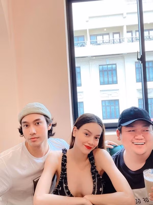 Showbiz 31/7: Midu hoãn “kiếm” chồng vì COVID-19, Jun Phạm chia sẻ đêm “chill” an toàn ảnh 27