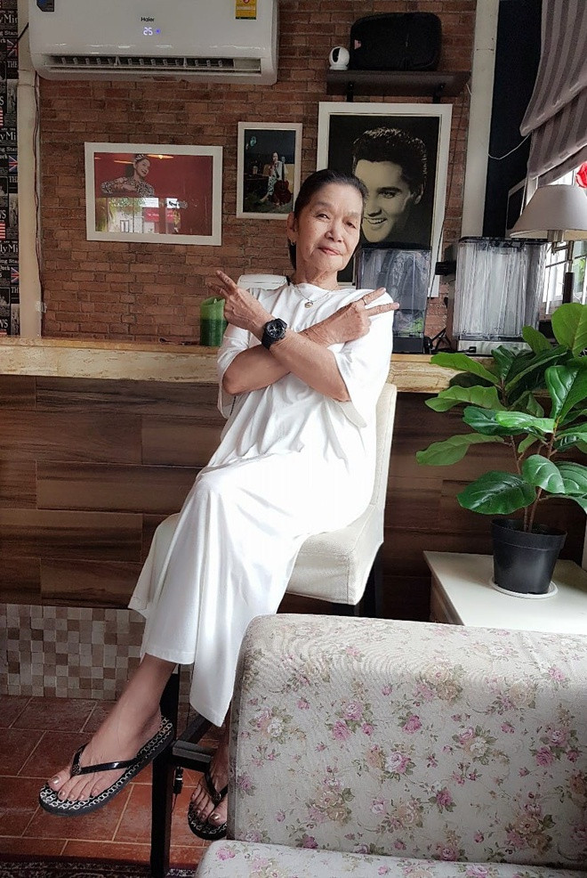 Hiện tượng mạng 71 tuổi: Từng liệt nửa mặt, cuộc sống “tái sinh” nhờ âm nhạc và bầy cún ảnh 6