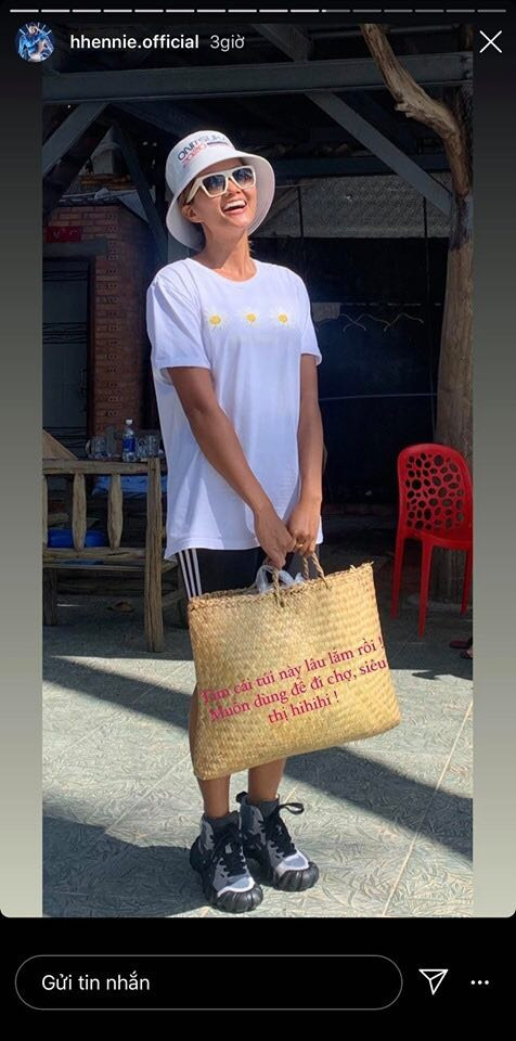 Hiền Hồ bất ngờ nữ tính với kiểu tóc mới; H'Hen Niê tự tin với túi cói đi chợ ảnh 3