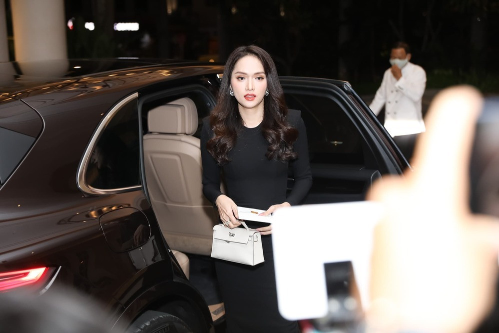 Showbiz 26/7: Kay Trần chung khung hình cùng Sơn Tùng MTP, Thúy Vân xác nhận mang bầu ảnh 14