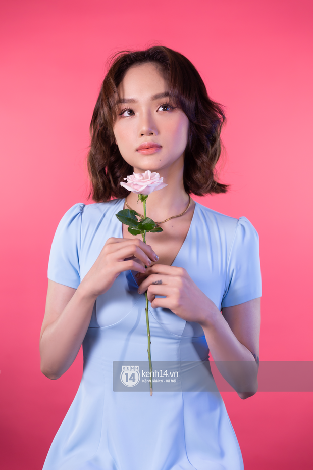 Showbiz 1/8: Chi Pu khoe vòng 1 cực nóng, Khả Ngân đón tuổi mới một mình ảnh 27