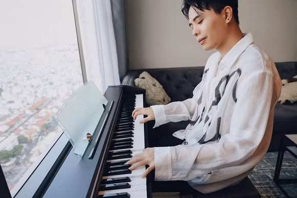 Showbiz 11/6: Con trai Duy Phương đáp trả khi bị tố bất hiếu, Hoàng Touliver “lột xác“ ảnh 15