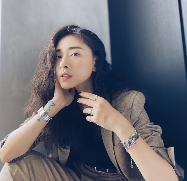 Phạm Quỳnh Anh diện bikini khoe sắc vóc mẹ 2 con, Ngô Thanh Vân liên tục thả tính trên MXH ảnh 14