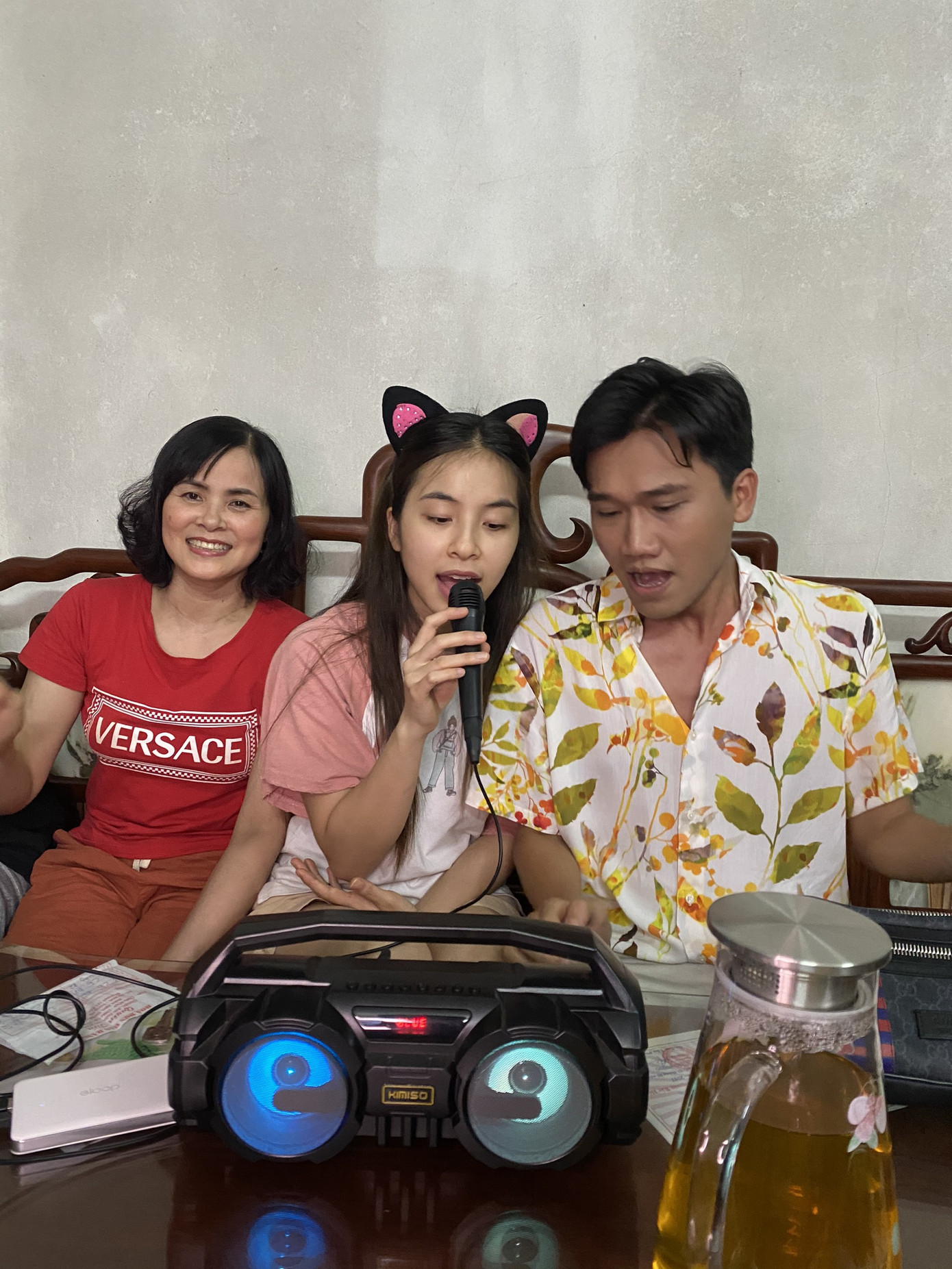 Không chỉ về nhà bạn gái ra mắt, “Mr.Cần Trô” còn giúp “mẹ vợ” livestream bán hàng ảnh 5