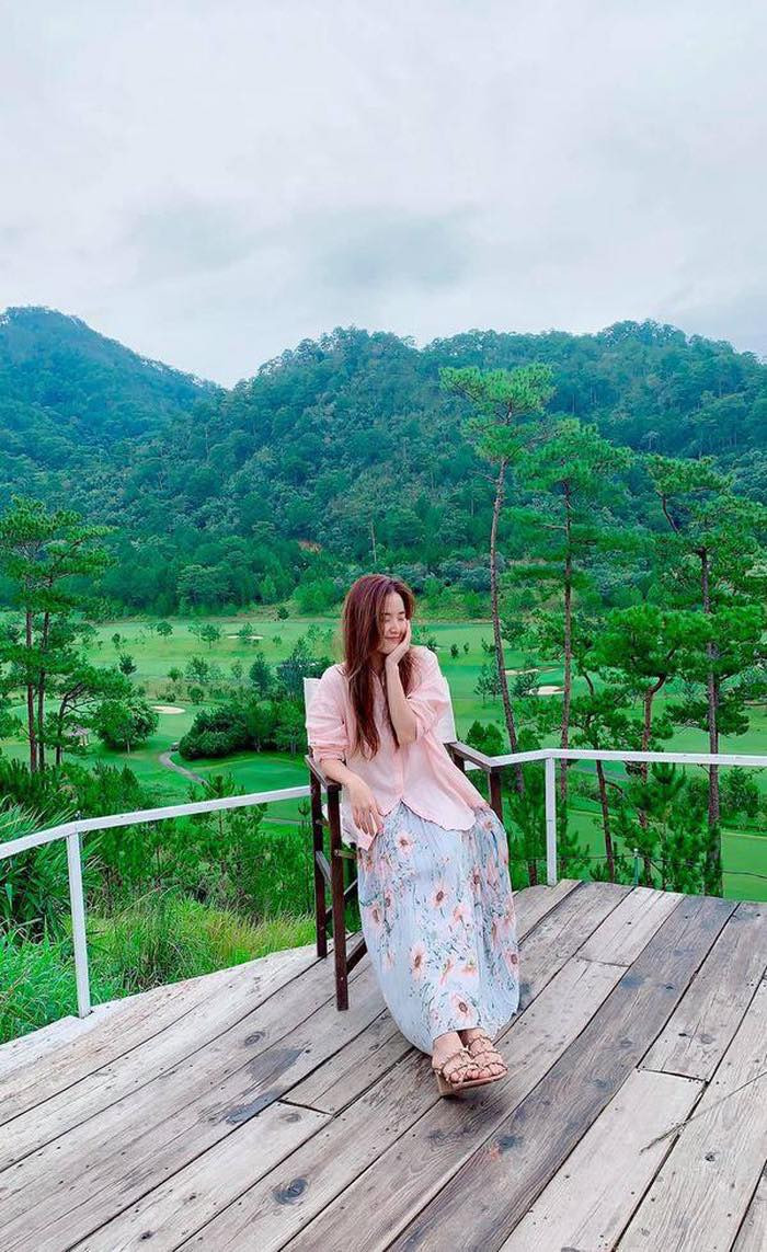 Thủy Tiên bị ông xã ngó lơ khi biển diễn; Angela Phương Trinh bất ngờ diện váy gợi cảm ảnh 8