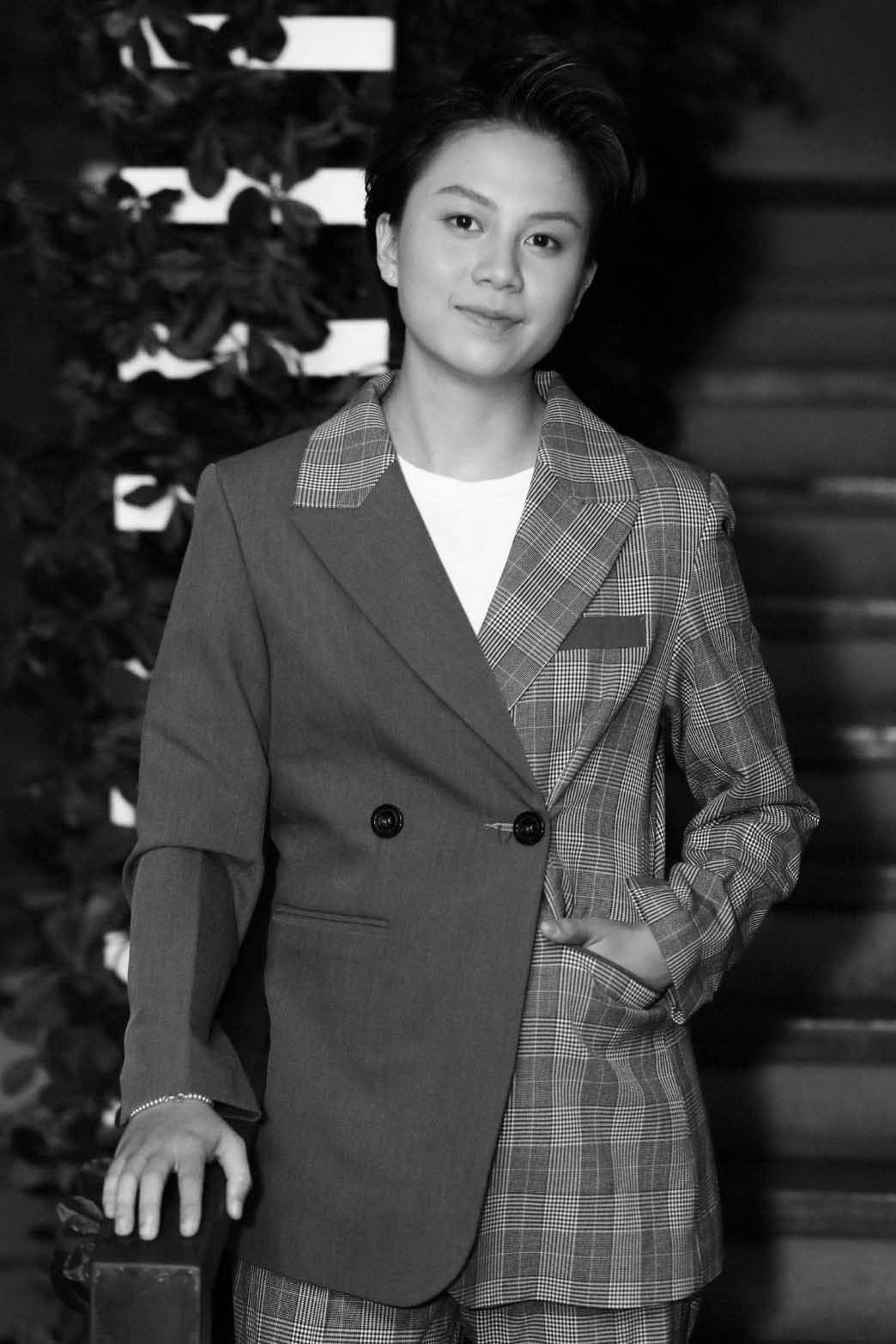 Showbiz 28/6: Lynk Lee lần đầu khoe vòng 1 nóng bỏng, Lâm Vỹ Dạ bức xúc khi bị mạo danh ảnh 17