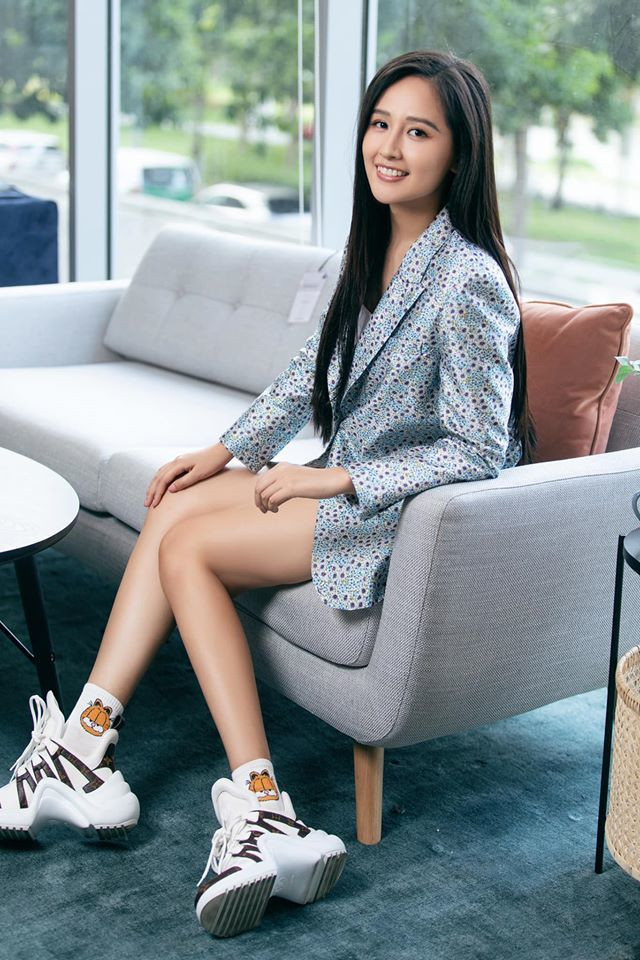 Showbiz 20/6: Hương Giang khoe body căng đét, Trương Ngọc Ánh - Trần Bảo Sơn tái ngộ ảnh 31