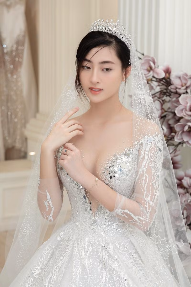 Siêu mẫu Hà Anh kỷ niệm 4 năm ngày cưới, Hương Giang khoe ảnh bikini nóng bỏng ảnh 13