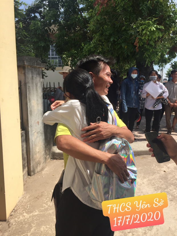 Sắc màu SV 18/7: “Bóng hồng” trường ĐH Kinh tế Quốc dân khoe sắc trong Học kỳ quân sự ảnh 15