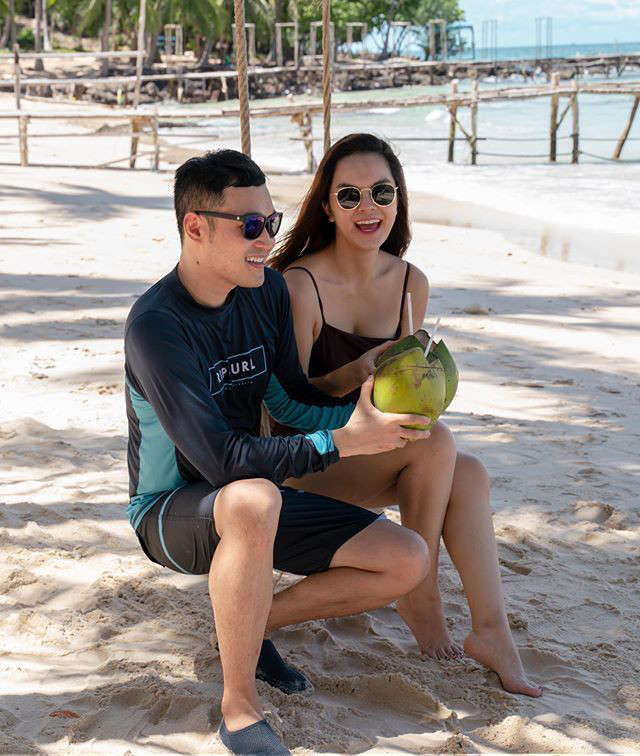 Showbiz 2/7: Hoài Linh bị... gà đá chảy máu chân, Thanh Hằng khoe vòng eo 51 gợi cảm ảnh 12