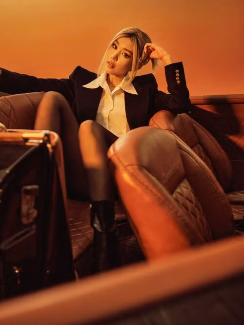 Showbiz 22/7: Hà Tăng gây sốt với vòng eo con kiến dù đã có 2 con, Tuấn Hưng ngưng ca hát ảnh 11