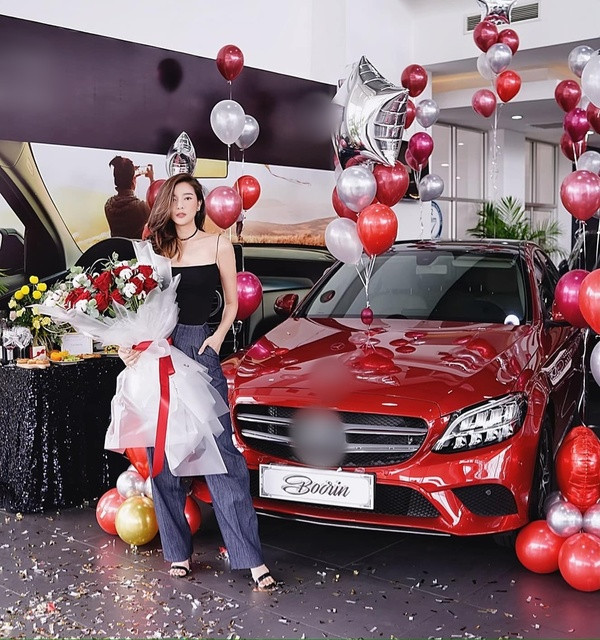Don Nguyễn được bạn trai tặng xế hộp tiền tỷ, Lynk Lee nền nã với bộ ảnh mới ảnh 14