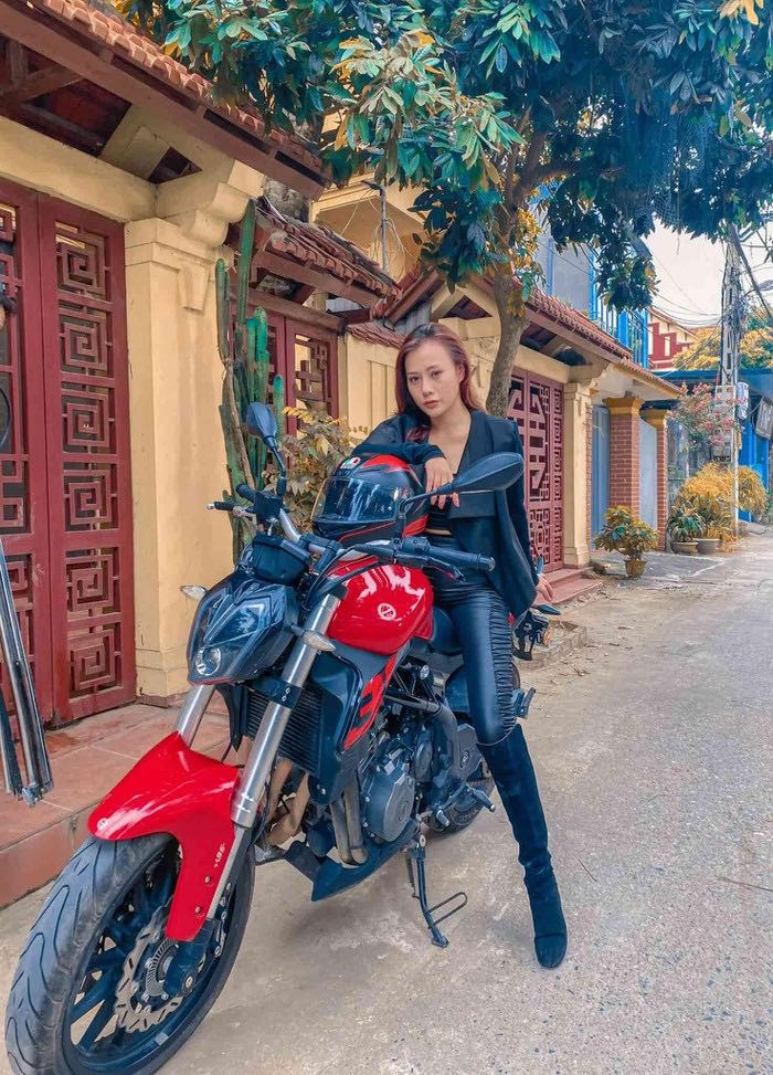 Phạm Quỳnh Anh diện bikini khoe sắc vóc mẹ 2 con, Ngô Thanh Vân liên tục thả tính trên MXH ảnh 4