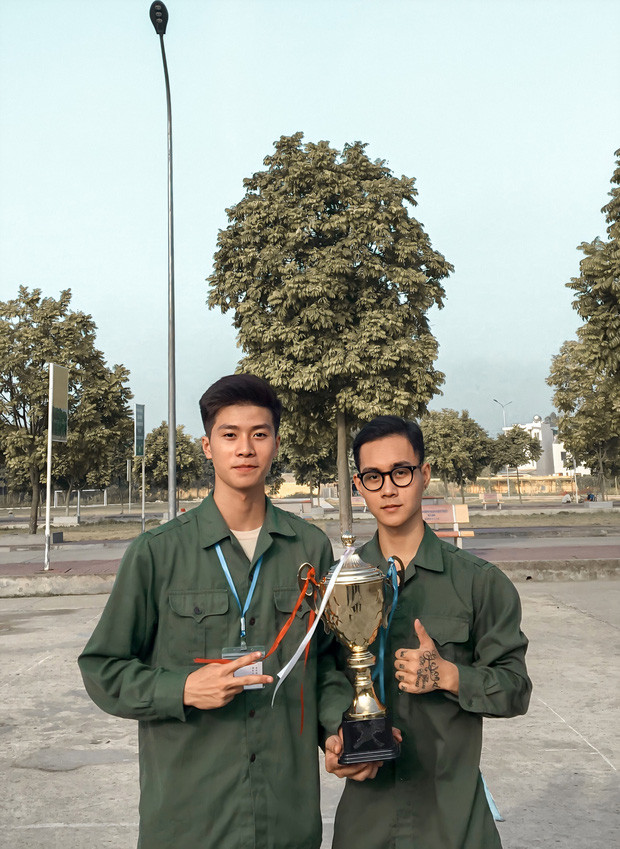 Sắc màu SV 3/8: Hot girl được mệnh danh “crush quốc dân”, Tiktoker “thả thính” gây xôn xao ảnh 8